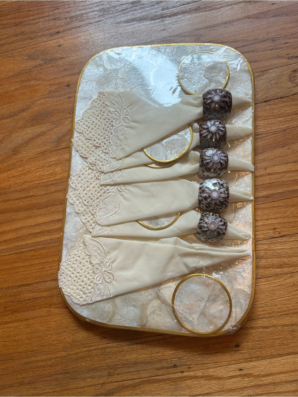 Capiz Shell Table Setting Set - Picture 3 of 9
